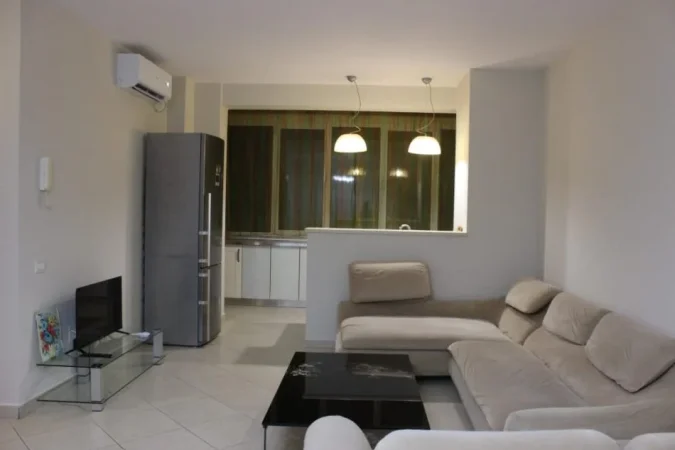 Tirane, jepet me qera apartament 2+1 Kati 4, 92 m² 680 € (Jepet SAUPER Apartment 2+1+1 me Qera Ne Sheshin Willson)