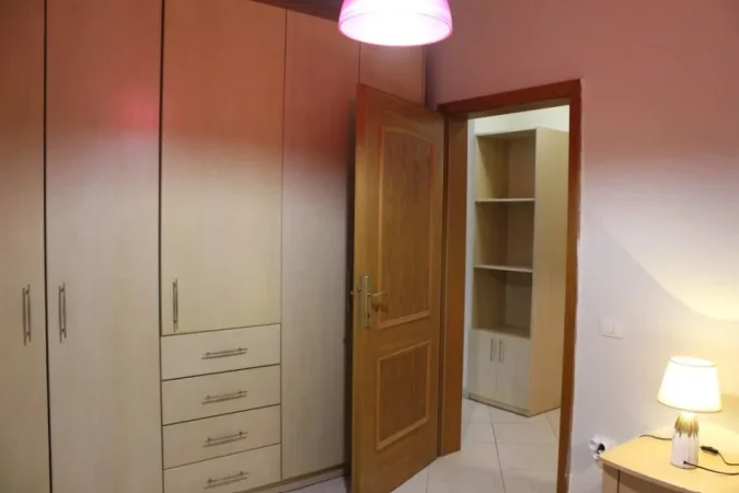 Tirane, jepet me qera apartament 2+1 Kati 4, 92 m² 680 € (Jepet SAUPER Apartment 2+1+1 me Qera Ne Sheshin Willson)