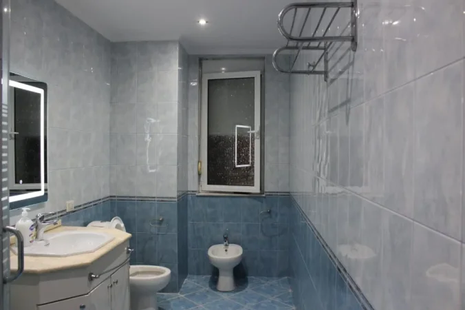 Tirane, jepet me qera apartament 2+1 Kati 4, 92 m² 680 € (Jepet SAUPER Apartment 2+1+1 me Qera Ne Sheshin Willson)