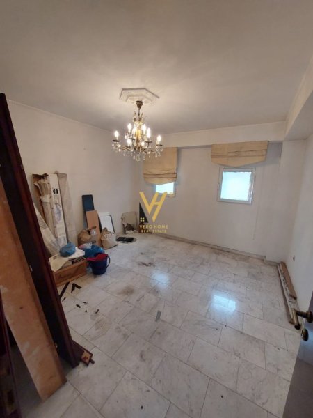 Tirane, jepet me qera dyqan Kati 0, 356 m² 550 € (RRUGA E DURRESIT)
