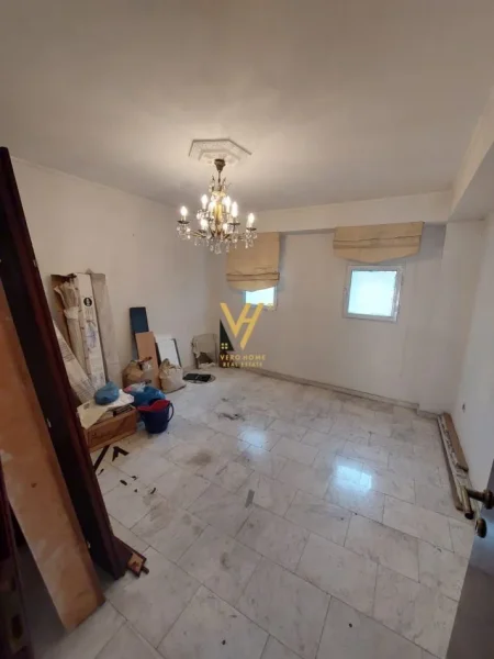 Tirane, jepet me qera dyqan Kati 0, 356 m² 550 € (RRUGA E DURRESIT)