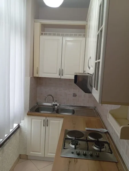 Durres, jepet me qera apartament 2+1 Kati 10, 80 m² 300 € (Rruga Kasem Durresi)