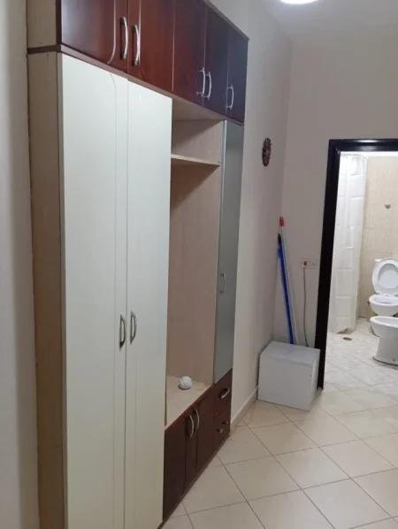 Durres, jepet me qera apartament 2+1 Kati 10, 80 m² 300 € (Rruga Kasem Durresi)
