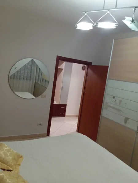 Durres, jepet me qera apartament 2+1 Kati 10, 80 m² 300 € (Rruga Kasem Durresi)