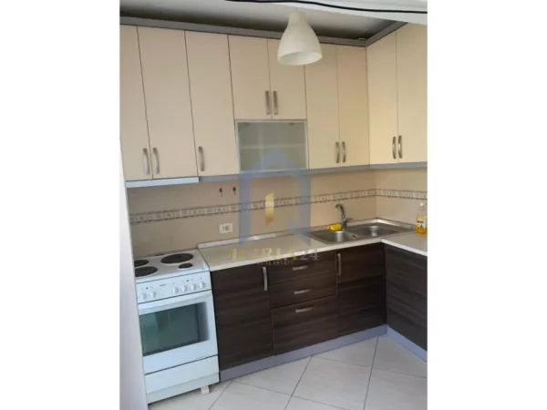 Tirane, jap me qera apartament 1+1+Ballkon Kati 1, 60 m² 399 € (Ali Dem)
