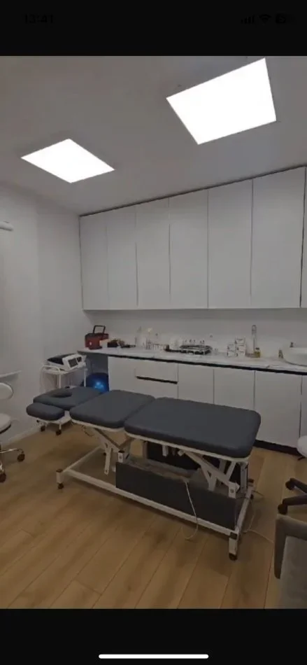 Tirane, jepet me qera Vile Kati 2, 200 m² 2.000 € (KOMUNA E PARISIT)