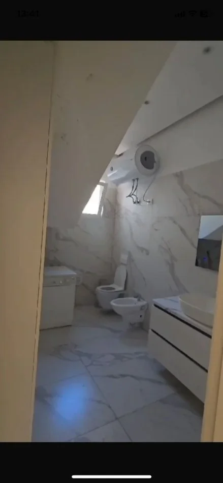 Tirane, jepet me qera Vile Kati 2, 200 m² 2.000 € (KOMUNA E PARISIT)