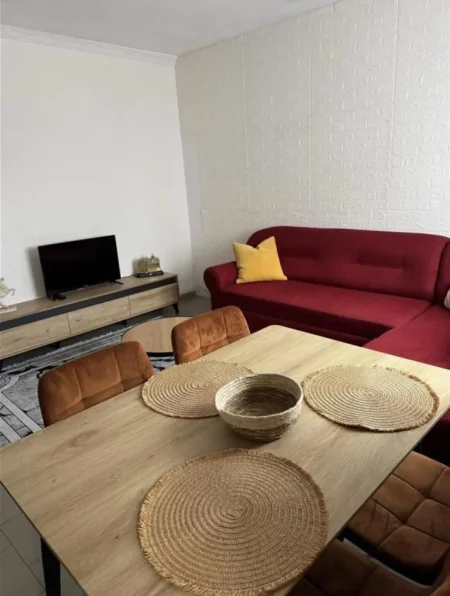 Tirane, jepet me qera apartament 1+1 Kati 3, (Shkolla e Kuqe)