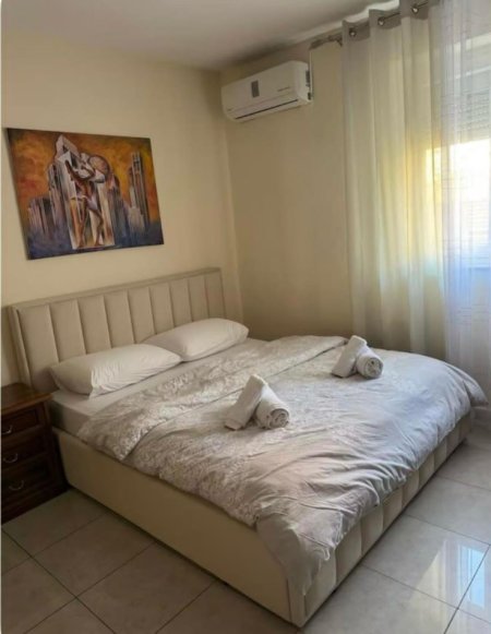 Tirane, jepet me qera apartament 1+1 Kati 3, (Shkolla e Kuqe)