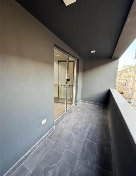 Tirane, jepet me qera zyre Kati 2, 108 m² 850 € (QENDER)