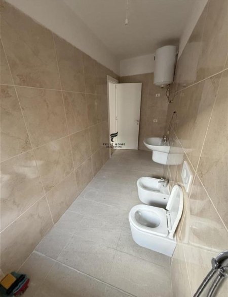 Tirane, jepet me qera zyre Kati 2, 108 m² 850 € (QENDER)