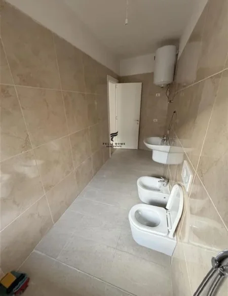 Tirane, jepet me qera zyre Kati 2, 108 m² 850 € (QENDER)