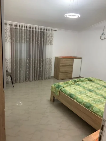 Tirane, jepet me qera apartament 2+1+Aneks+Ballkon Kati 3, 100 m² 500 € (YZBERISHT)