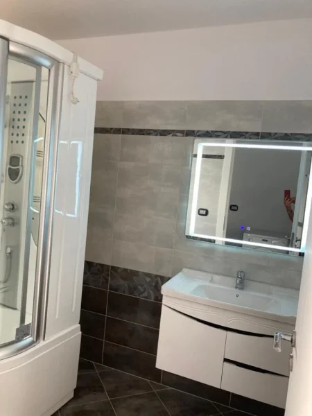 Tirane, jepet me qera apartament 2+1+Aneks+Ballkon Kati 3, 100 m² 500 € (YZBERISHT)