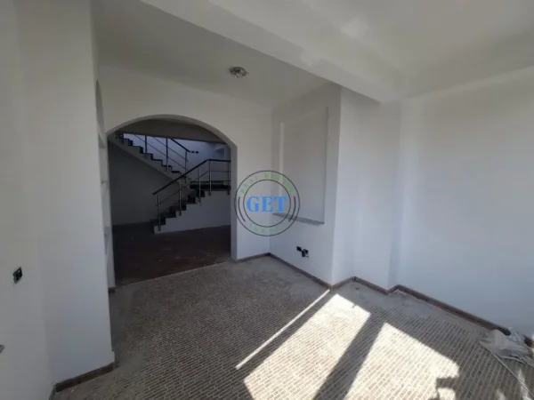 Durres, shitet apartament 4+1 Kati 7, 246 m² 540.000 € (Pallati Kultures, Durres)