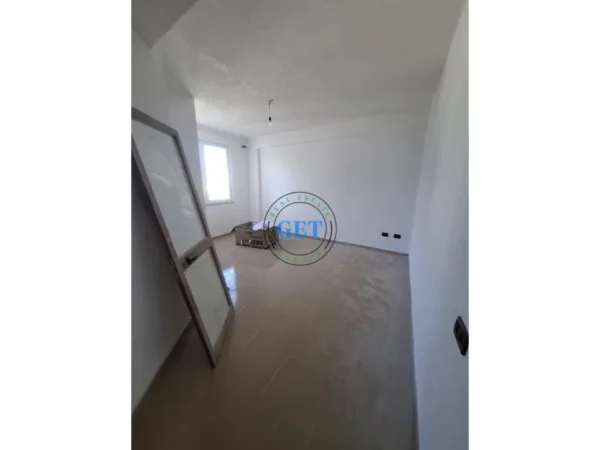 Durres, shitet apartament 4+1 Kati 7, 246 m² 540.000 € (Pallati Kultures, Durres)