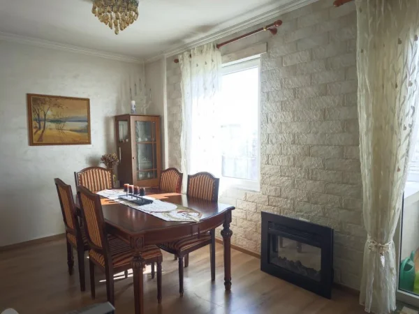 Tirane, Apartament 2+1+ 2 tualete +Ballkon Kati 6, 115 m² 750 € (Ministria e Jashtme)