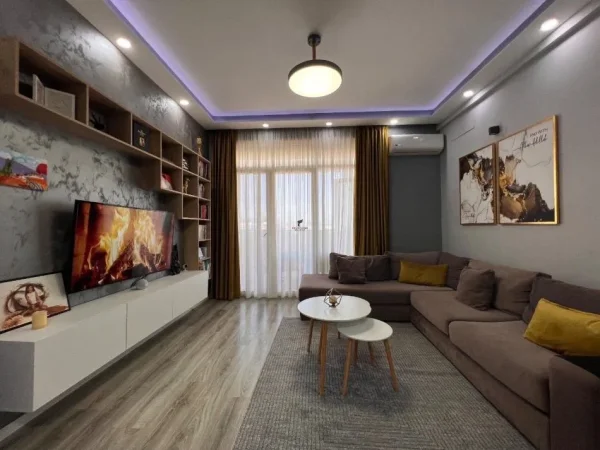 Tirane, jepet me qera apartament 2+1 Kati 9, 102 m² 760 € (ISH FUSHA E AVIACIONIT)