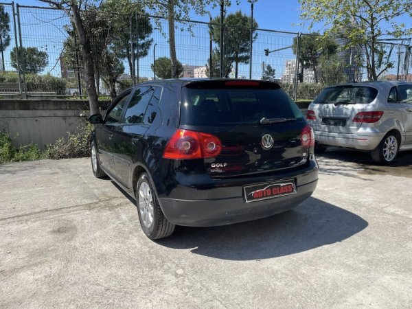 Tirane, shes makine VW GOLF 5 Benzin+Gaz, e zeze manuale Klima 199.000 km 3.900 €