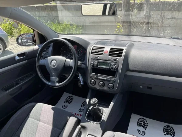 Tirane, shes makine VW GOLF 5 Benzin+Gaz, e zeze manuale Klima 199.000 km 3.900 €