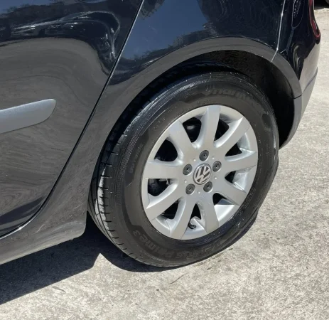 Tirane, shes makine VW GOLF 5 Benzin+Gaz, e zeze manuale Klima 199.000 km 3.900 €