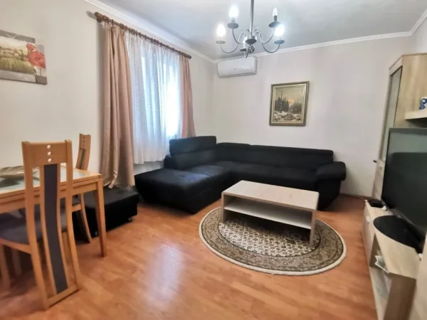 SHITET: 1+1 **Super Cmim** ( 📍 Rr. Kosovareve - Liqeni ) kati 1, --- i Mobiluar & Izolim i Ri ** MUNDESI INVESTIMI ****130.000€ 💫