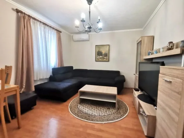 SHITET: 1+1 **Super Cmim** ( 📍 Rr. Kosovareve - Liqeni ) kati 1, --- i Mobiluar & Izolim i Ri ** MUNDESI INVESTIMI ****130.000€ 💫