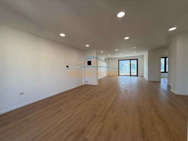 Tirane, jepet me qera zyre Kati 8, 180 m² 2.500 € (KOMPLEKSI DELIJORGJI)