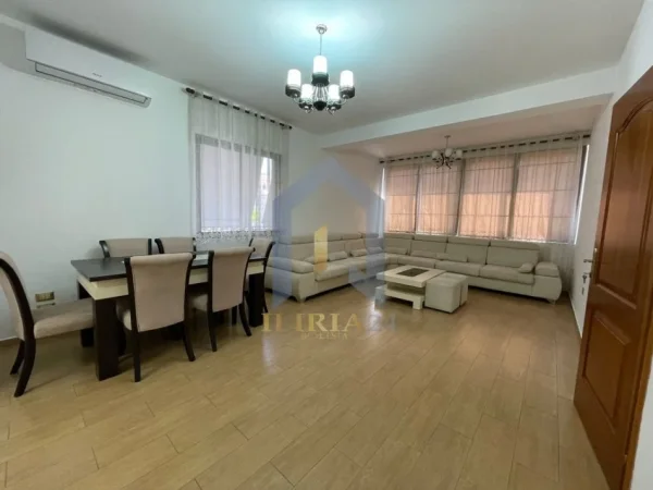 Tirane, jepet me qera apartament 2+1+Ballkon Kati 1, 90 m² 550 € (Ali Dem - Kristaq Capo)