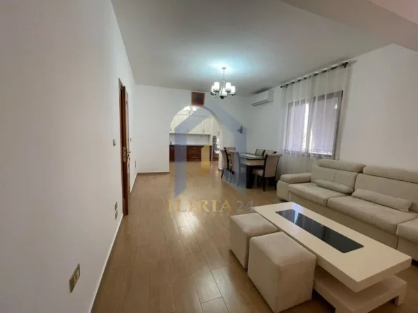 Tirane, jepet me qera apartament 2+1+Ballkon Kati 1, 90 m² 550 € (Ali Dem - Kristaq Capo)