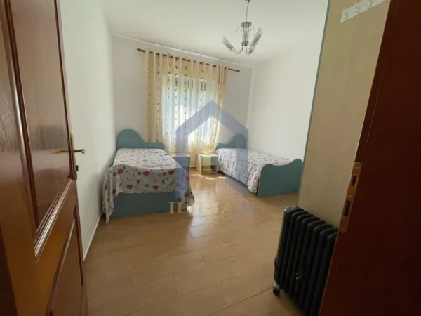 Tirane, jepet me qera apartament 2+1+Ballkon Kati 1, 90 m² 550 € (Ali Dem - Kristaq Capo)