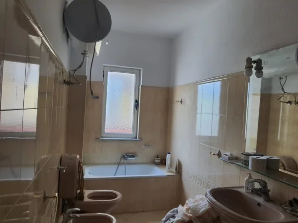 Tirane, jepet me qera apartament+verande | Penthouse 4+1 Kati 11, 252 m² 1.300 € (Shkolla 11 janari)