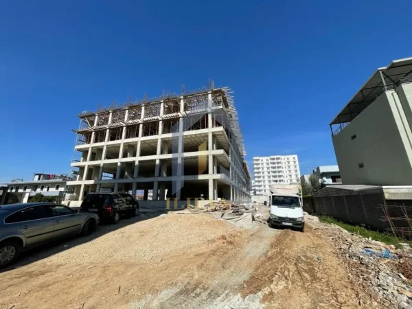 Tirane, shes apartament 2+1+Ballkon Kati 3, 98 m² 73.095 € (Kamez "Rruga Roma")