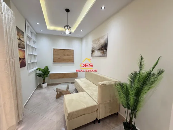 Vlore, shitet apartament 2+1+Ballkon Kati 1, 100 m² 159.000 € (Rruga Dhimitër Konomi)