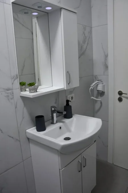 Tirane, shitet apartament 1+1+Ballkon Kati 6, 48 m² 107.000 € (selvia)