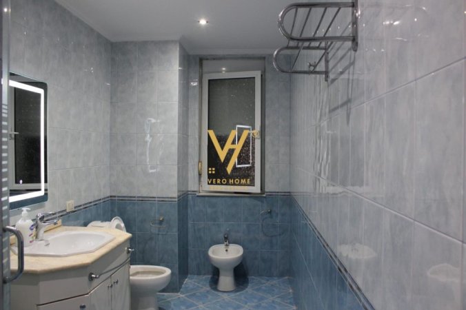 Tirane, jepet me qera apartament 2+1+Ballkon Kati 4, 95 m² 700 € (SHESHI WILLSON)