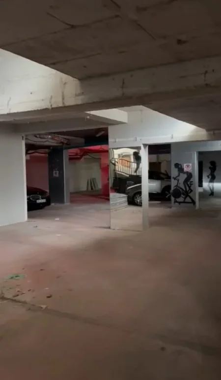 Tirane, shitet garazh Kati -1, (rruga e kavajes)