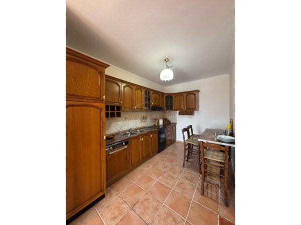 Tirane, jepet me qera apartament+verande | Penthouse 3+1 Kati 11, 252 m² 2.000 € (Rruga Andon Zako Çajupi)
