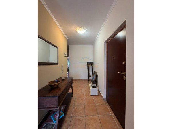 Tirane, jepet me qera apartament+verande | Penthouse 3+1 Kati 11, 252 m² 2.000 € (Rruga Andon Zako Çajupi)