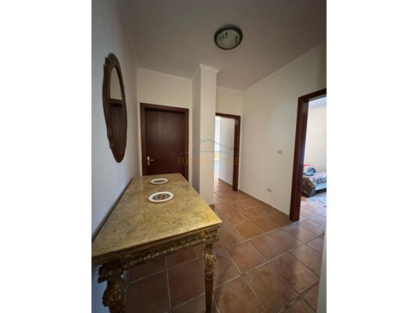 Tirane, jepet me qera apartament+verande | Penthouse 3+1 Kati 11, 252 m² 2.000 € (Rruga Andon Zako Çajupi)