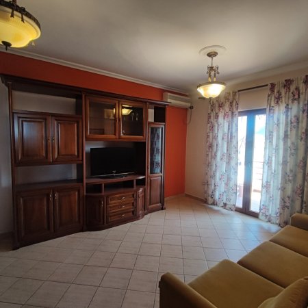 Tirane, jepet me qera apartament 2+1 Kati 10, 100 m² 700 € (Rruga kavajes)