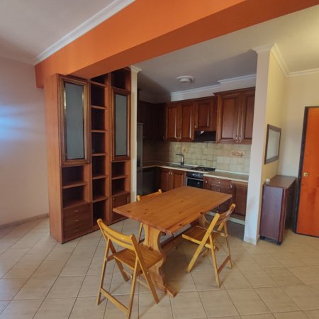 Tirane, jepet me qera apartament 2+1 Kati 10, 100 m² 700 € (Rruga kavajes)