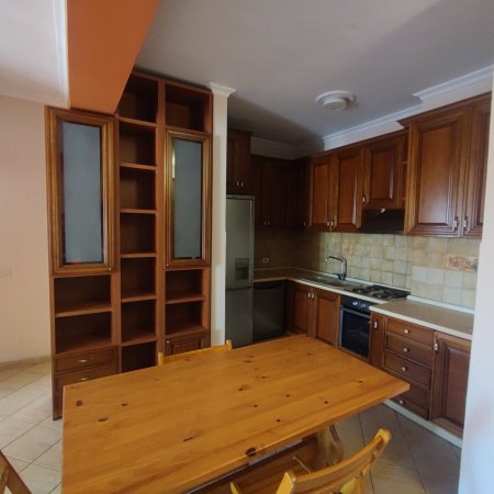 Tirane, jepet me qera apartament 2+1 Kati 10, 100 m² 700 € (Rruga kavajes)