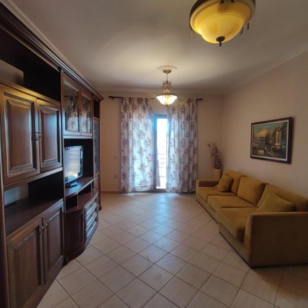 Tirane, jepet me qera apartament 2+1 Kati 10, 100 m² 700 € (Rruga kavajes)