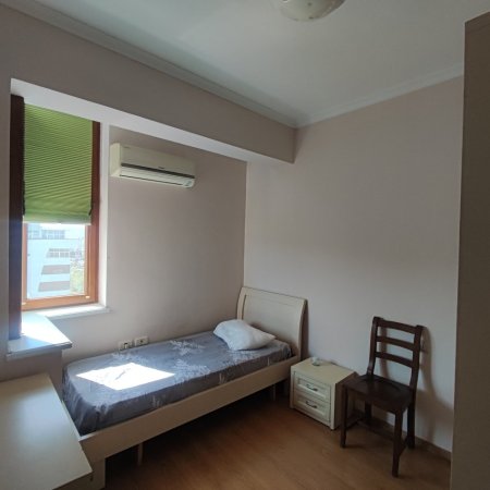 Tirane, jepet me qera apartament 2+1 Kati 10, 100 m² 700 € (Rruga kavajes)
