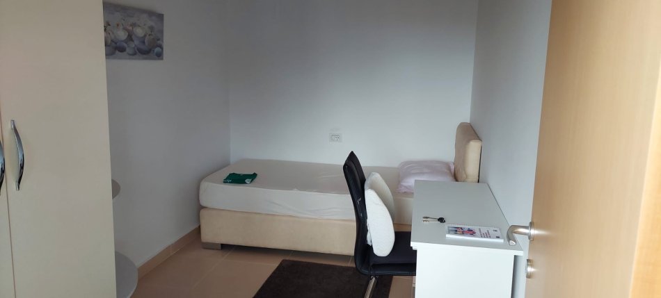 Tirane, jepet me qera apartament 3+1 Kati 10, 650 € (21 dhjetori)