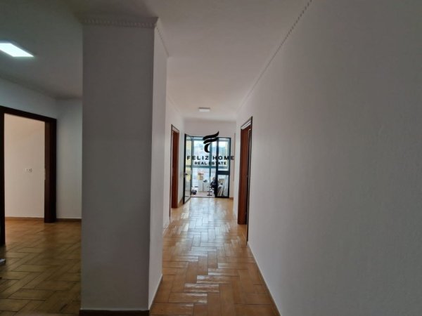 Tirane, jepet me qera zyre Kati 12, 157 m² 1.500 € (BLLOK)