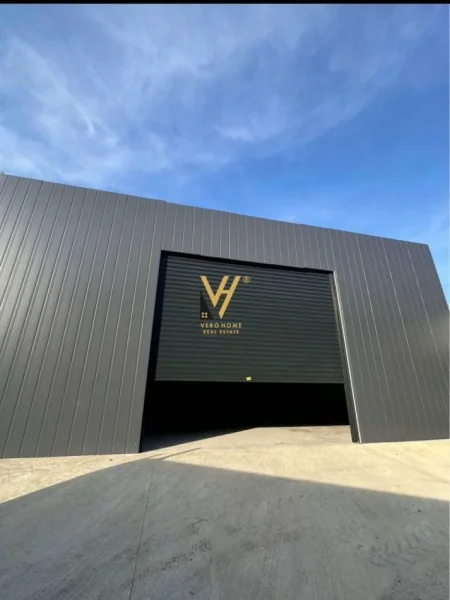 Tirane, jepet me qera magazine Kati 0, 160 m² 1.000 € (RRUGA MYSLYM KETA)