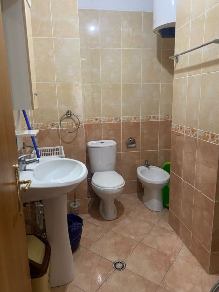 Tirane, jepet me qera apartament 2+1+Ballkon Kati 1, 120 m² 550 € (Fresk)