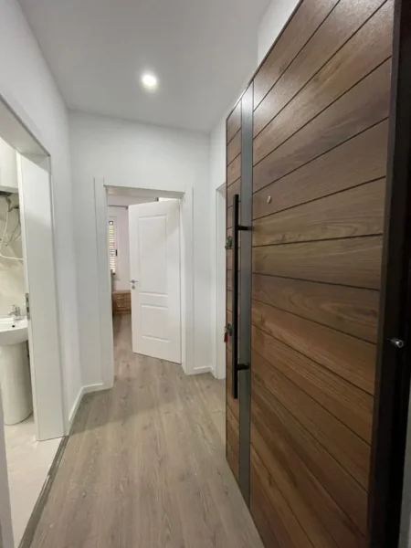 Tirane, jepet me qera apartament 1+1+Ballkon Kati 2, 65 m² 450 € (Kodra e Diellit)